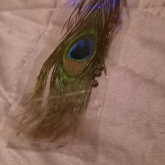 Hair Statement Peacock Feather! - Picture 6 of 6